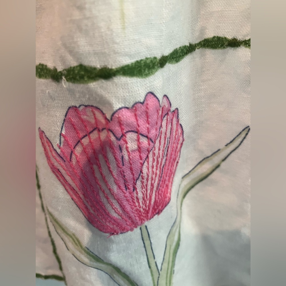Crown & Ivy white floral grid Small, Pockets - Picture 12 of 16